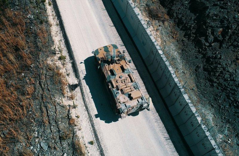 İdlib sınırına askeri sevkiyat sürüyor