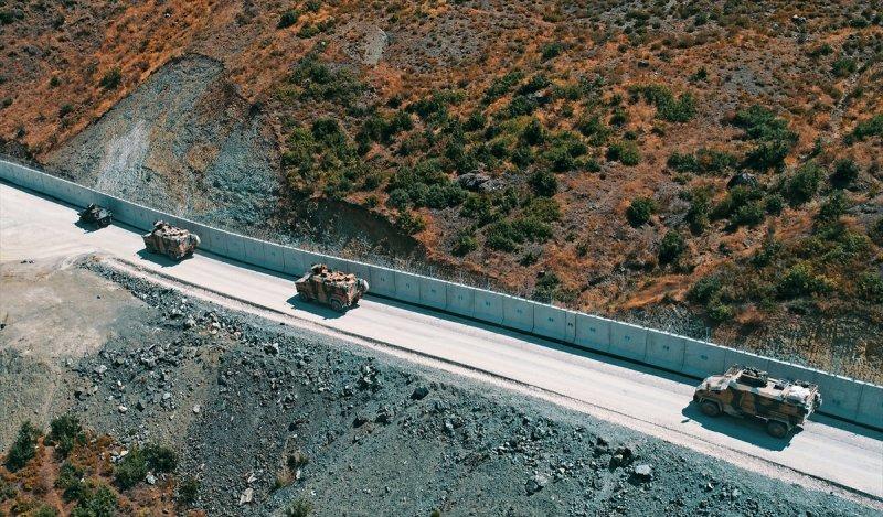 İdlib sınırına askeri sevkiyat sürüyor