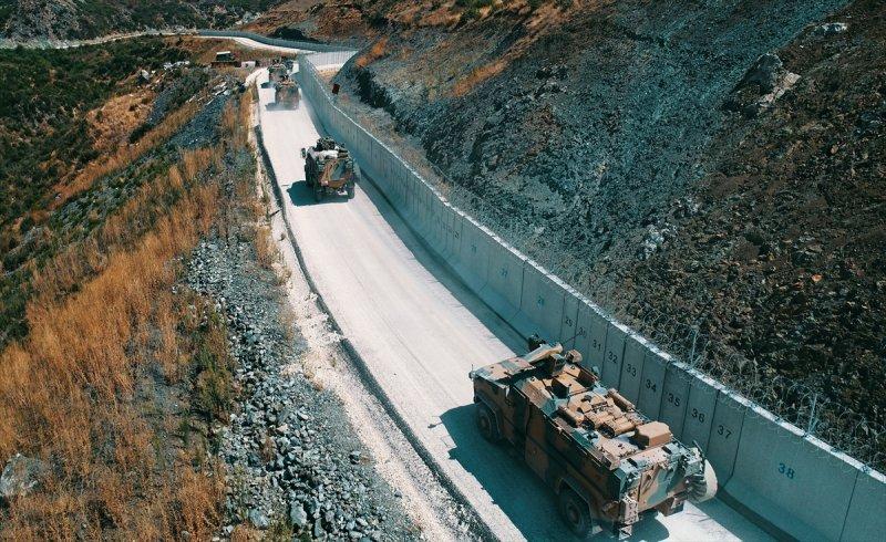 İdlib sınırına askeri sevkiyat sürüyor