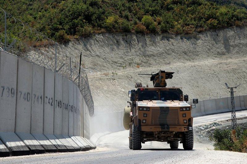 İdlib sınırına askeri sevkiyat sürüyor