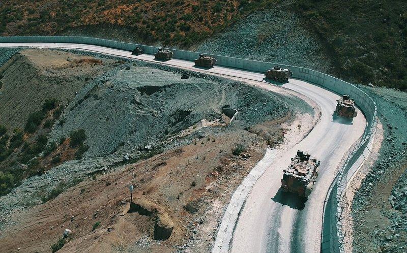 İdlib sınırına askeri sevkiyat sürüyor