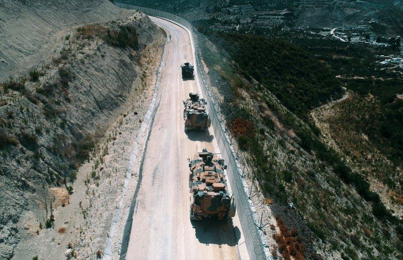 İdlib sınırına askeri sevkiyat sürüyor