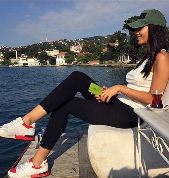 Eski model Ayşenur Özkan unutulma hakkı istedi