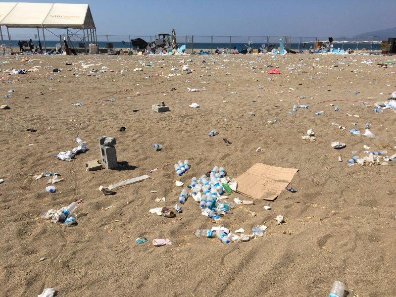 Zeytinli Rock Festivali'nin ardından kalan çöpler