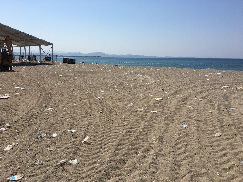 Zeytinli Rock Festivali'nin ardından kalan çöpler