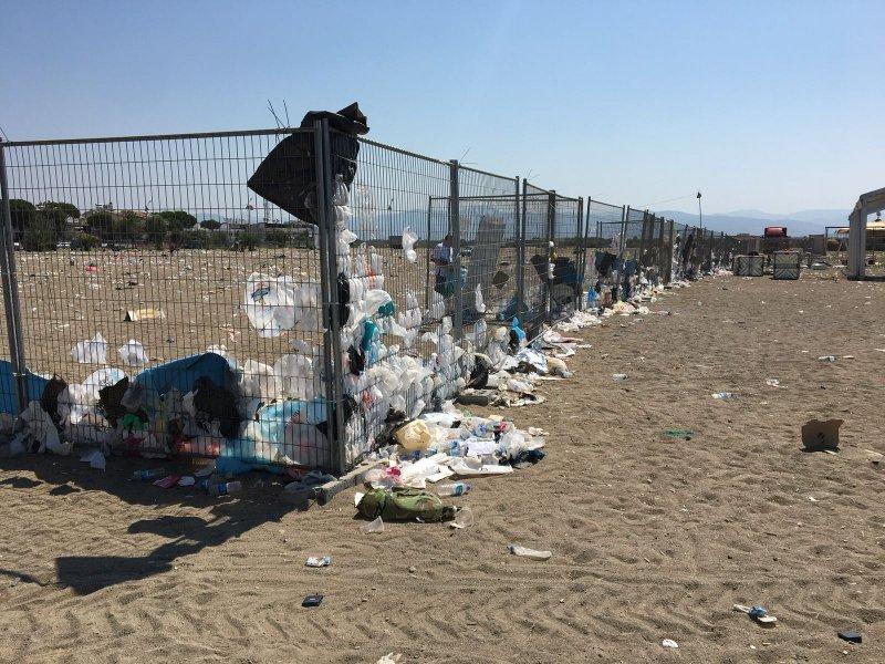 Zeytinli Rock Festivali'nin ardından kalan çöpler