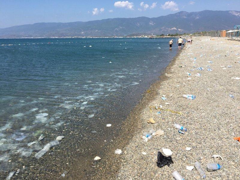 Zeytinli Rock Festivali'nin ardından kalan çöpler
