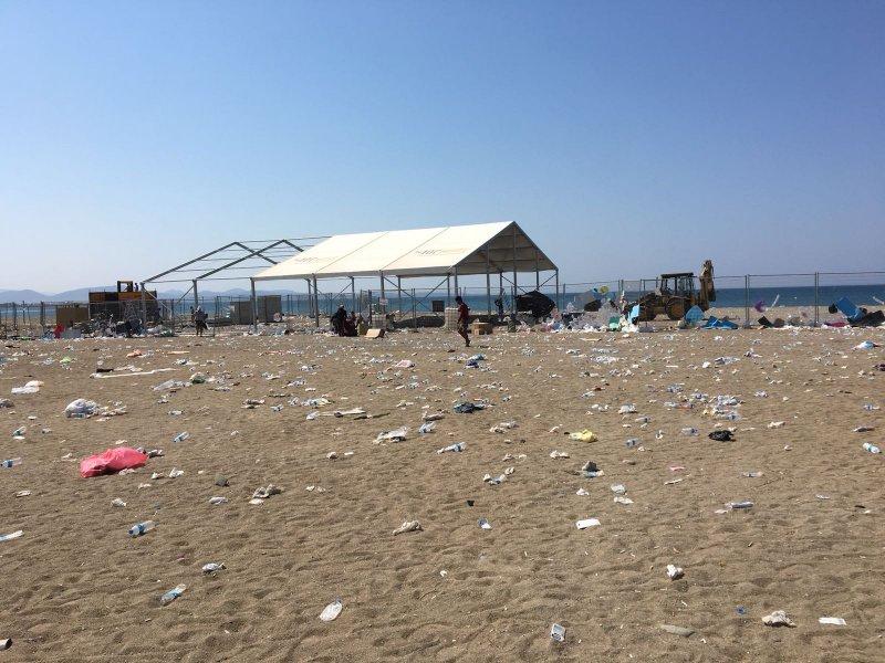 Zeytinli Rock Festivali'nin ardından kalan çöpler