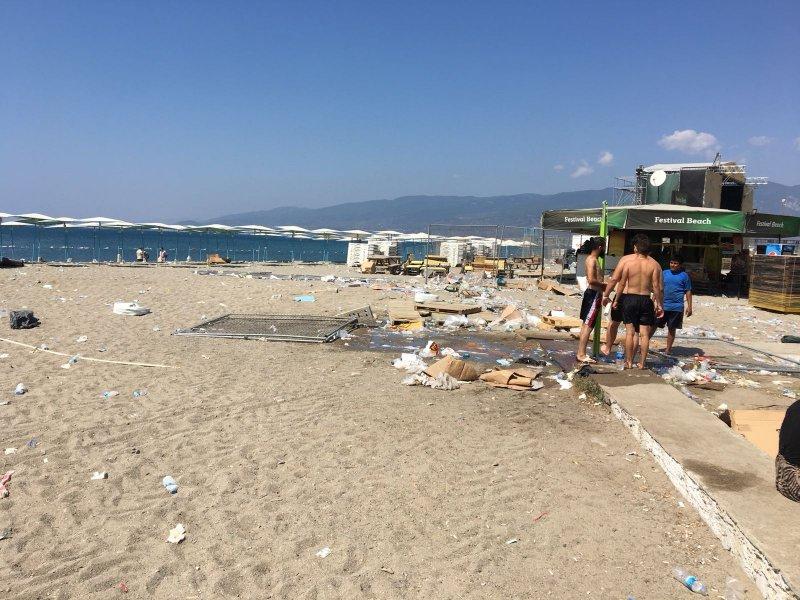 Zeytinli Rock Festivali'nin ardından kalan çöpler