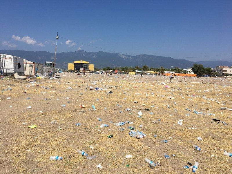 Zeytinli Rock Festivali'nin ardından kalan çöpler