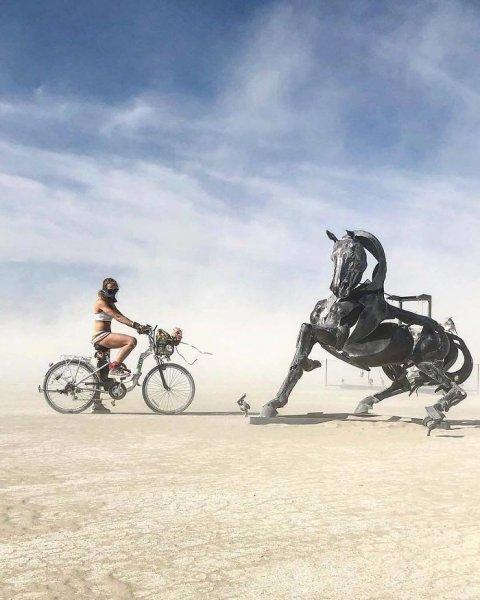 Burning Man festivalinden renkli görüntüler