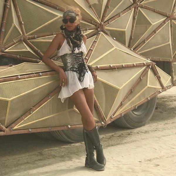 Burning Man festivalinden renkli görüntüler