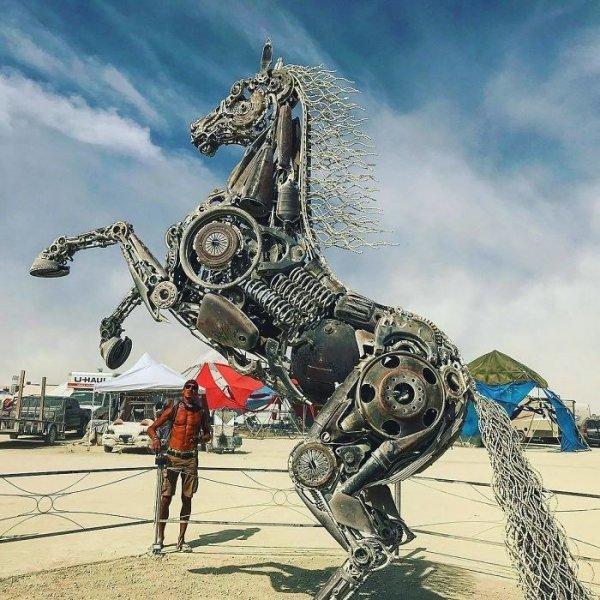 Burning Man festivalinden renkli görüntüler