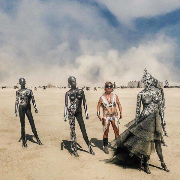 Burning Man festivalinden renkli görüntüler