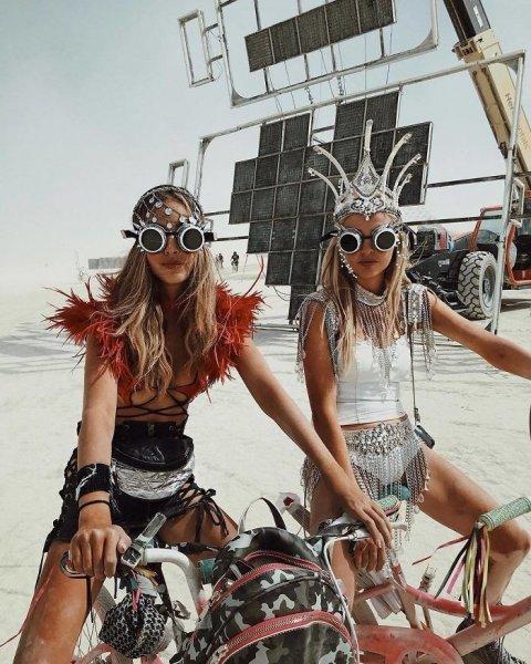 Burning Man festivalinden renkli görüntüler