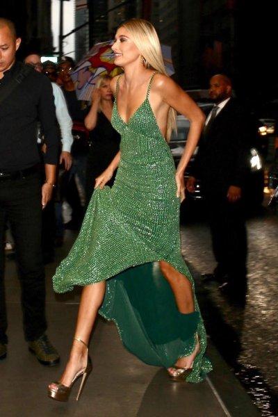 New York'taki ödül gecesine Irina Shayk damga vurdu 