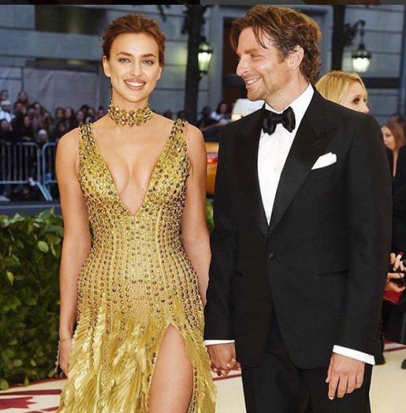 New York'taki ödül gecesine Irina Shayk damga vurdu 