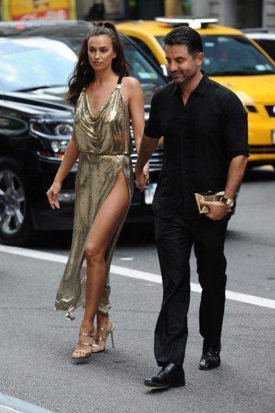 New York'taki ödül gecesine Irina Shayk damga vurdu 