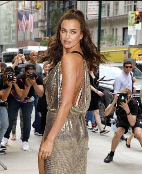 New York'taki ödül gecesine Irina Shayk damga vurdu 