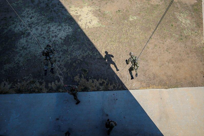 Eğirdir'de komandoların zorlu eğitimi