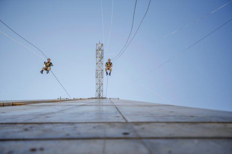 Eğirdir'de komandoların zorlu eğitimi