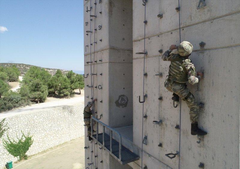 Eğirdir'de komandoların zorlu eğitimi