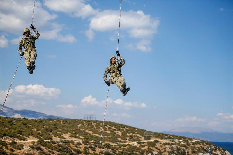 Eğirdir'de komandoların zorlu eğitimi