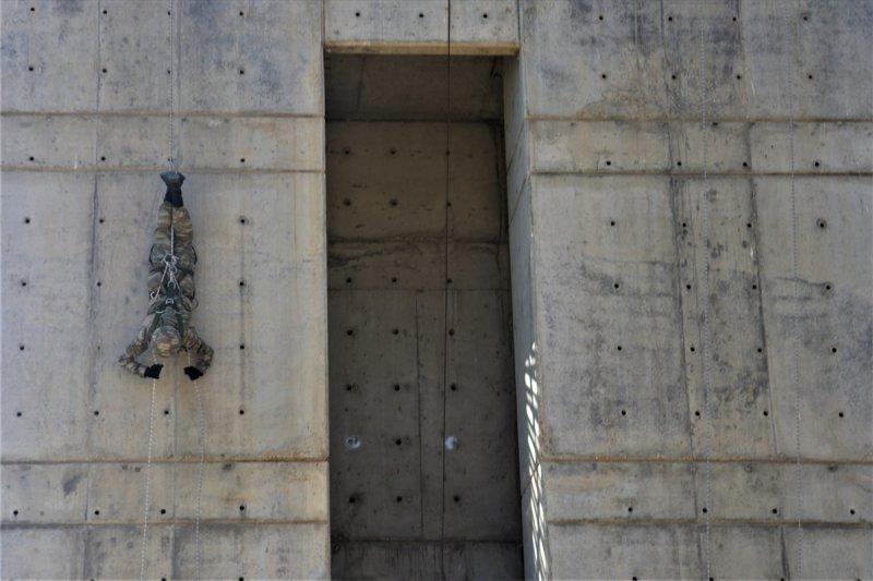 Eğirdir'de komandoların zorlu eğitimi