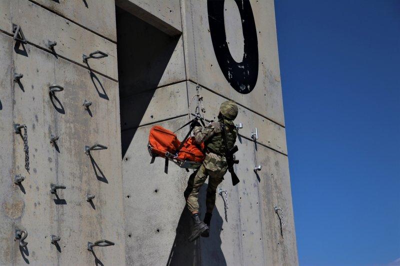 Eğirdir'de komandoların zorlu eğitimi