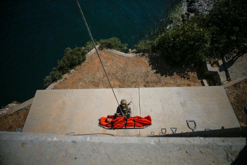 Eğirdir'de komandoların zorlu eğitimi