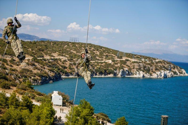 Eğirdir'de komandoların zorlu eğitimi