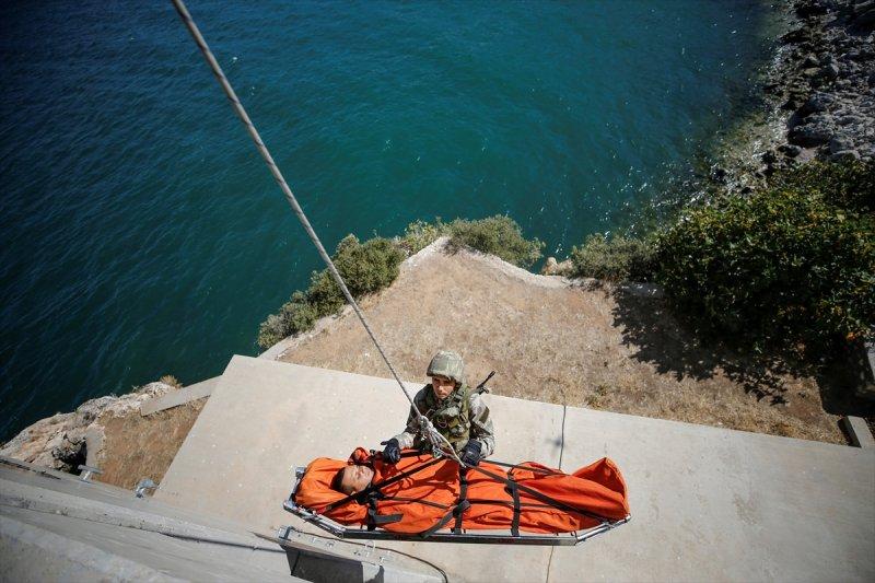 Eğirdir'de komandoların zorlu eğitimi