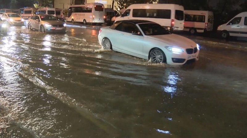 İstanbul'da sağanak yağış etkisini sürdürüyor 