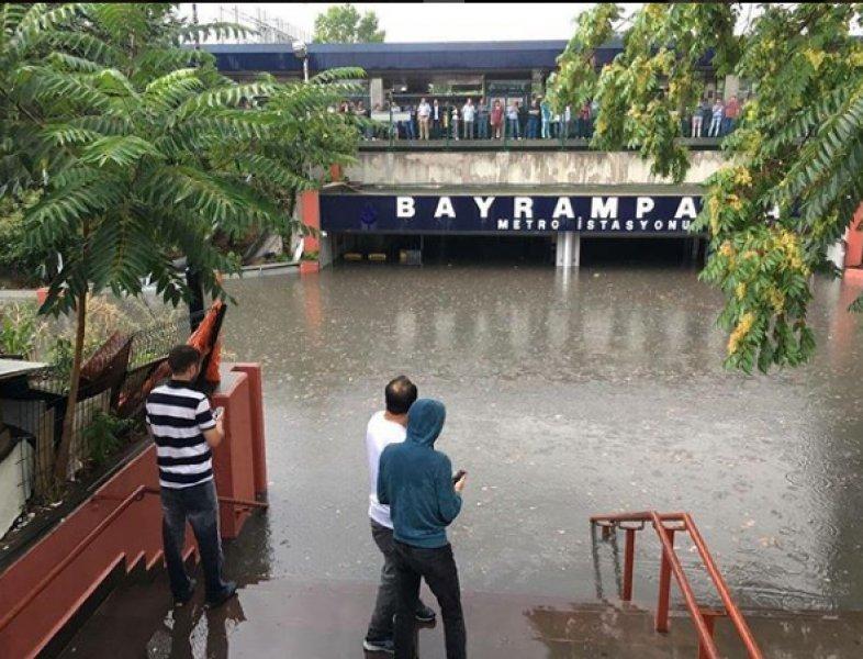İstanbul'da sağanak yağış etkisini sürdürüyor 