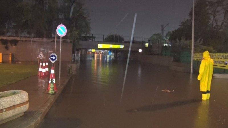 İstanbul'da sağanak yağış etkisini sürdürüyor 