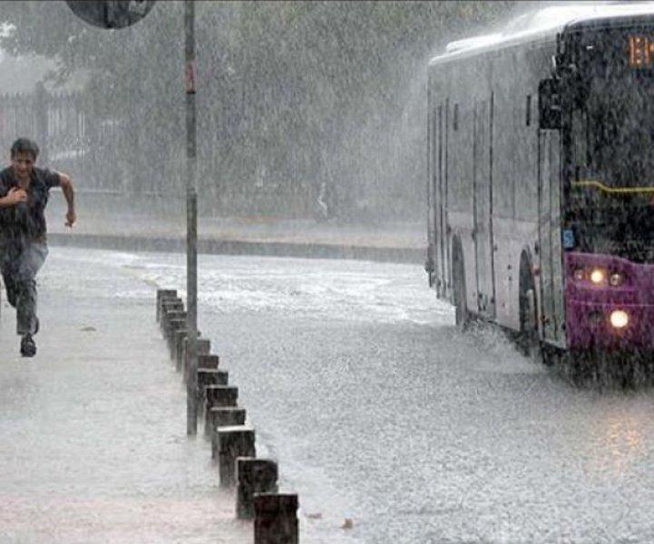 İstanbul'da sağanak yağış etkisini sürdürüyor 