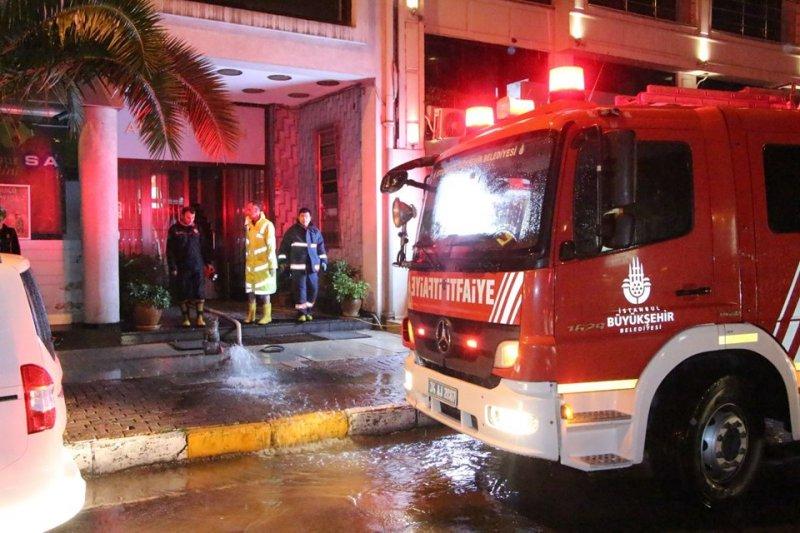 İstanbul'da sağanak yağış etkisini sürdürüyor 