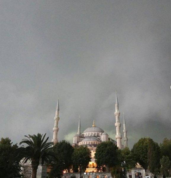 İstanbul'da sağanak yağış etkisini sürdürüyor 