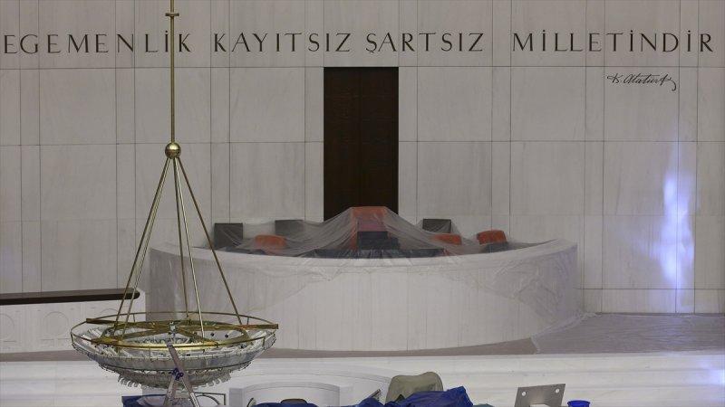 TBMM Genel Kurul Salonu 600 vekil için hazır