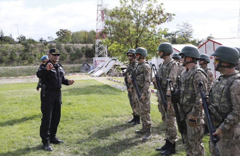 Gazi yarbay Necmettin Tetik yeni kahramanlar yetiştiriyor