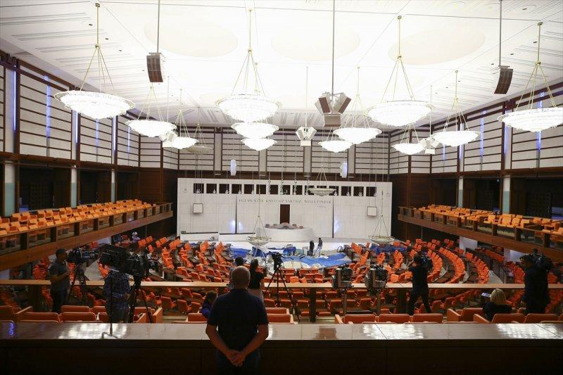 TBMM Genel Kurul Salonu 600 vekil için hazır