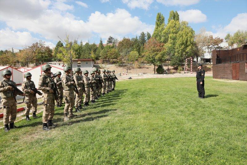 Gazi yarbay Necmettin Tetik yeni kahramanlar yetiştiriyor