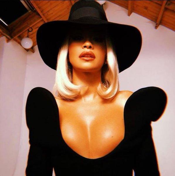 Rita Ora yeniden sarışın oldu 