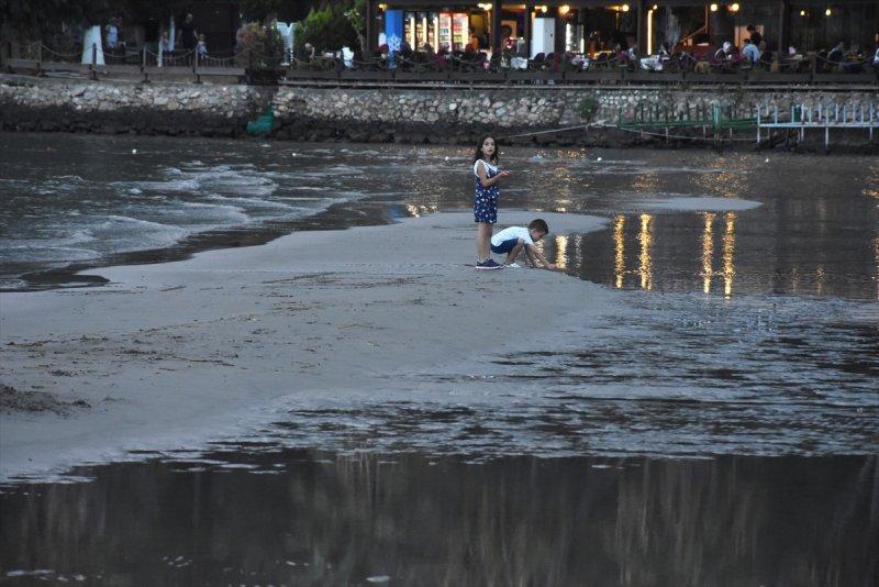 Muğla'da gelgit: Deniz suyu 20 metre çekildi