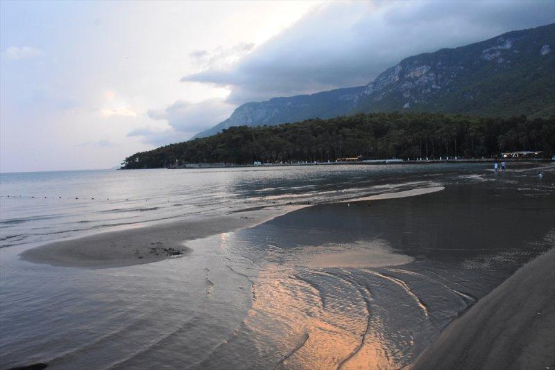 Muğla'da gelgit: Deniz suyu 20 metre çekildi