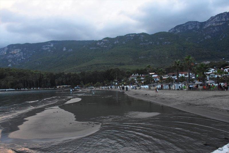 Muğla'da gelgit: Deniz suyu 20 metre çekildi