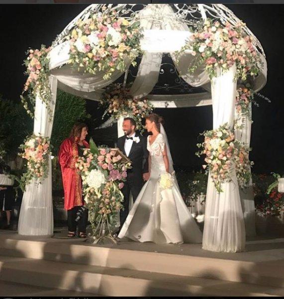 Güzel oyuncu Bensu Soral evlendi 