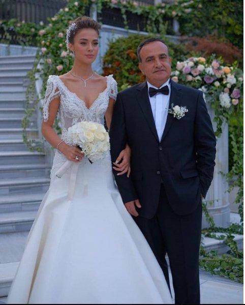 Güzel oyuncu Bensu Soral evlendi 