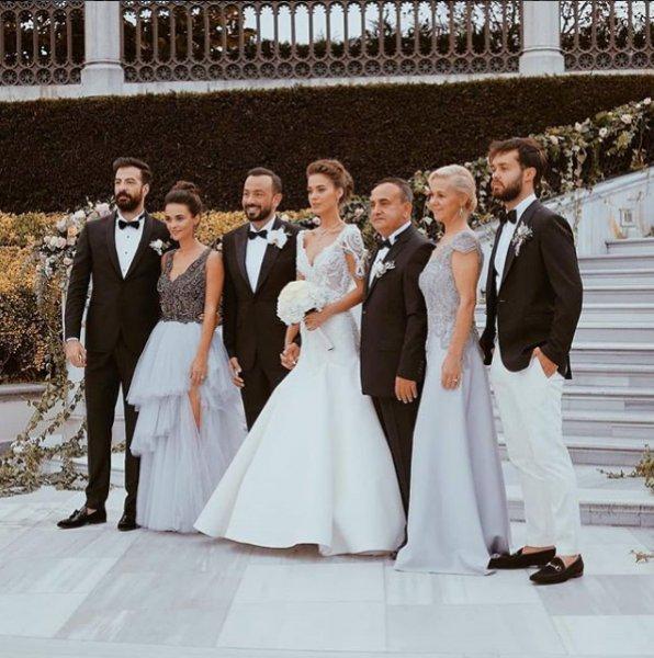 Güzel oyuncu Bensu Soral evlendi 