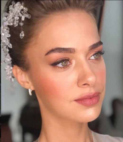 Güzel oyuncu Bensu Soral evlendi 